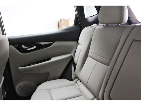 Used 2022 Nissan Rogue Sport SL FWD image 8