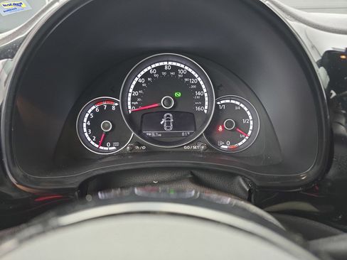 Used 2016 Volkswagen Beetle 1.8T Classic FWD image 23