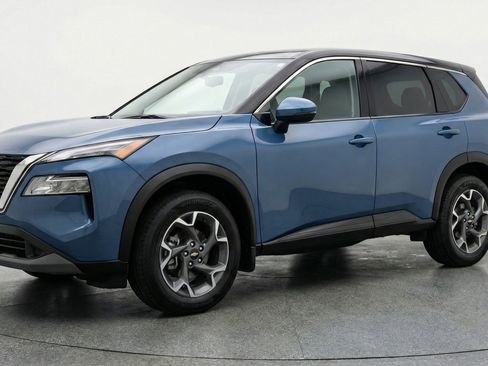 Used 2025 Nissan Rogue SV image 3