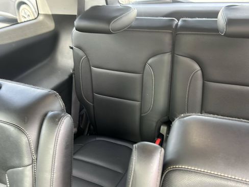 Used 2019 GMC Acadia SLT w/ Black Edition FWD image 13