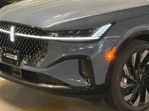 New 2026 Lincoln Nautilus Reserve w/ Jet Appearance Package AWD/4WD image 2