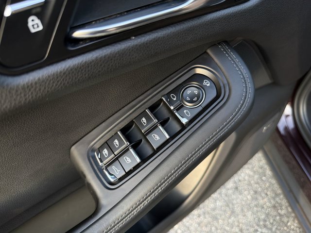 Used 2023 Porsche Macan Turbo AWD/4WD image 16