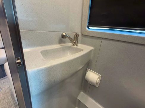 Used 2019 Mercedes-Benz Sprinter 170 image 33