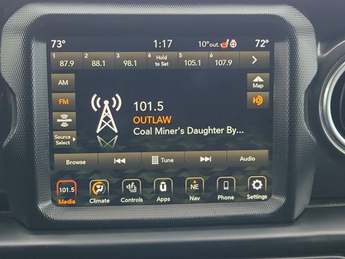 Used 2022 Jeep Wrangler Unlimited Sahara image 25