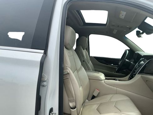 Used 2017 Cadillac Escalade Premium Luxury AWD/4WD image 15