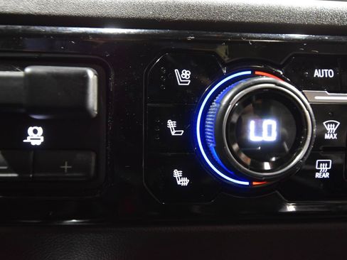 Used 2022 Chevrolet Silverado 1500 LTZ w/ LTZ Premium Package AWD/4WD image 40