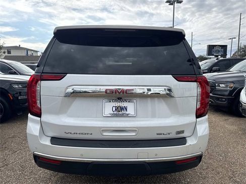 Used 2022 GMC Yukon XL SLT w/ SLT Luxury Package image 8