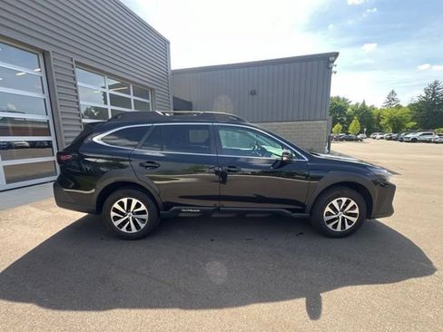 Used 2023 Subaru Outback Premium AWD/4WD image 4