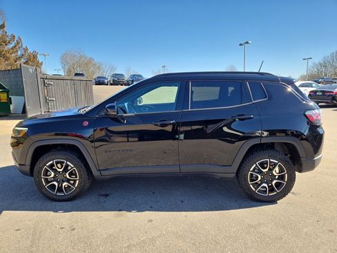 Used 2025 Jeep Compass Trailhawk w/ Trailhawk Elite Group image 10
