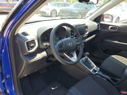 Certified 2025 Hyundai Venue SEL image 17