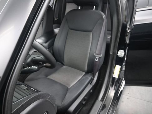 Used 2022 Chrysler 300 Touring w/ Sport Appearance Package RWD image 11