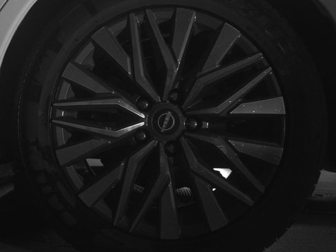 Used 2025 Nissan Altima 2.5 SV image 14