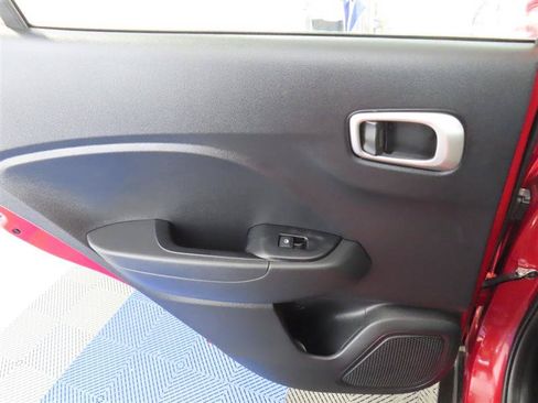 Used 2025 Hyundai Venue SEL FWD image 27