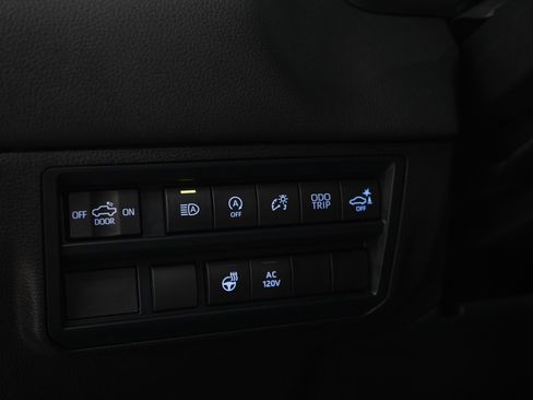 Used 2024 Toyota Tundra Limited AWD/4WD image 30