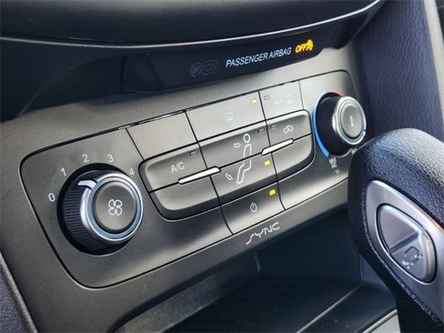 Used 2017 Ford Focus SE image 22