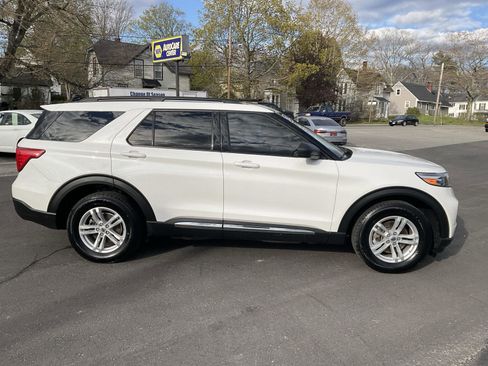 Used 2022 Ford Explorer XLT w/ Equipment Group 202A AWD/4WD image 6