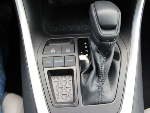 Used 2023 Toyota RAV4 XLE w/ Convenience Package image 28