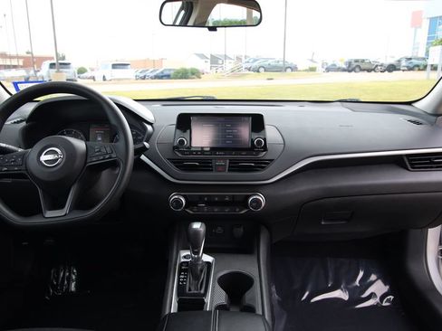 Used 2024 Nissan Altima 2.5 S FWD image 35
