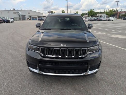 Used 2025 Jeep Grand Cherokee L Laredo RWD image 2