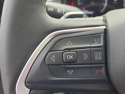 Used 2025 Jeep Grand Cherokee Altitude AWD/4WD image 24