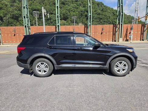 Used 2020 Ford Explorer XLT w/ Equipment Group 202A AWD/4WD image 9