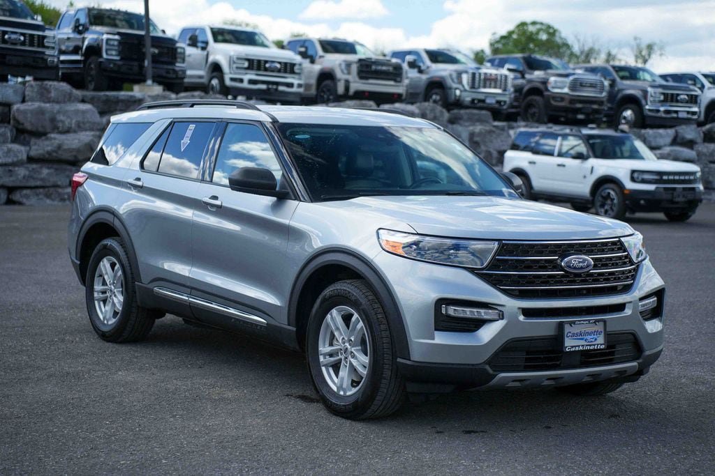 Used 2023 Ford Explorer XLT w/ Equipment Group 202A AWD/4WD image 3