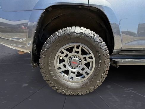 Used 2020 Toyota 4Runner SR5 Premium w/ Moonroof Package AWD/4WD image 25