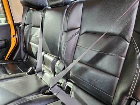 Used 2021 Jeep Gladiator Overland image 16