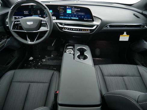Used 2026 Cadillac Lyriq Premium Sport w/ LPO, Floor Liner Package AWD/4WD image 8