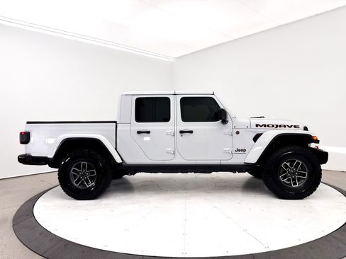 Used 2024 Jeep Gladiator Mojave AWD/4WD image 41