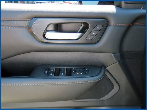 Used 2025 Nissan Armada PRO-4X AWD/4WD image 14