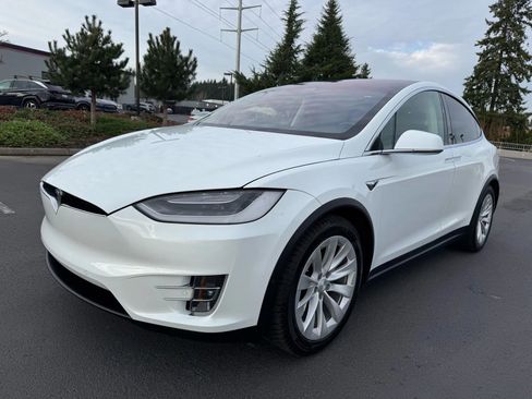 Used 2018 Tesla Model X 75D image 5
