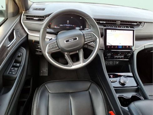 Used 2024 Jeep Grand Cherokee Limited AWD/4WD image 17