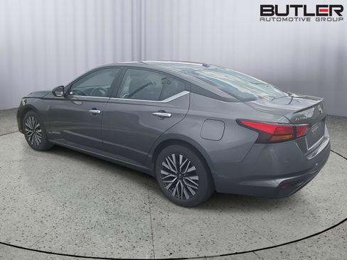 Used 2025 Nissan Altima 2.5 SV FWD image 4