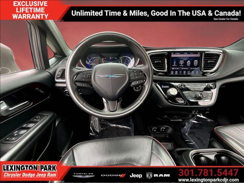 Used 2020 Chrysler Pacifica Limited FWD image 8