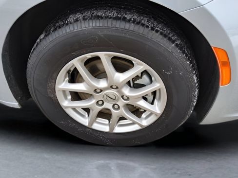 Used 2024 Chrysler Pacifica Touring-L FWD image 46