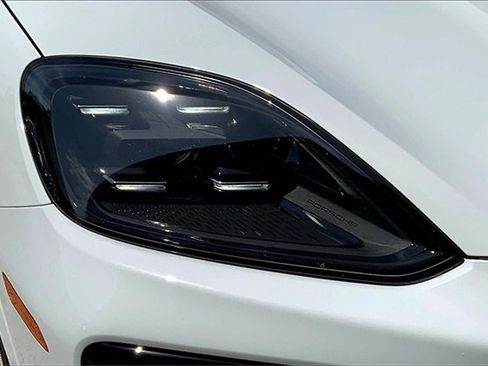 Used 2025 Porsche Cayenne image 12