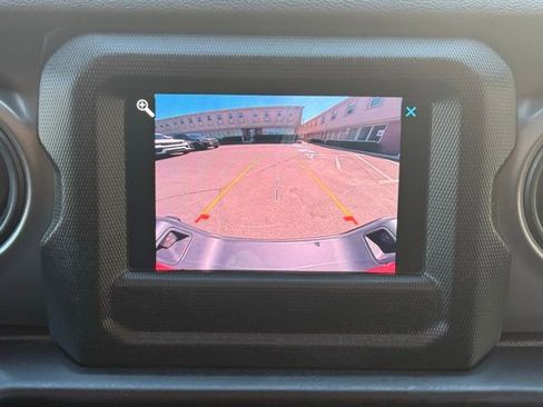 Used 2022 Jeep Gladiator Sport image 40