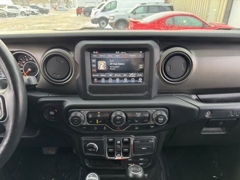 Used 2019 Jeep Wrangler Unlimited Sport S image 2