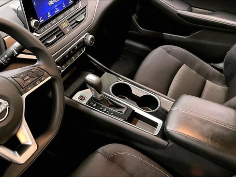 Used 2024 Nissan Altima 2.5 SV FWD image 18