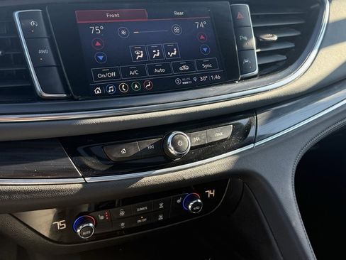 Used 2022 Buick Enclave Essence image 9