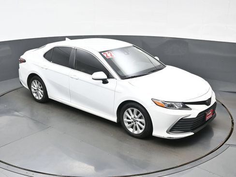 Used 2022 Toyota Camry LE FWD image 32