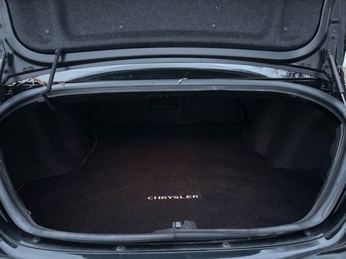 Used 2011 Chrysler 200 Limited FWD image 9