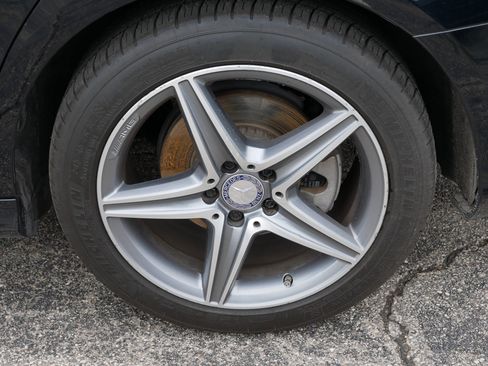 Used 2017 Mercedes-Benz E 300 4MATIC image 5