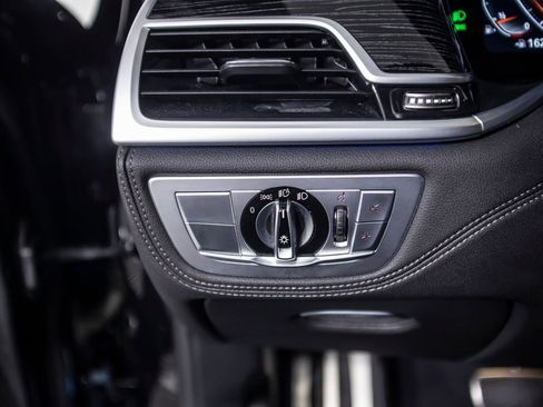 Used 2022 BMW 750i xDrive w/ Luxury Rear Seating Package image 38