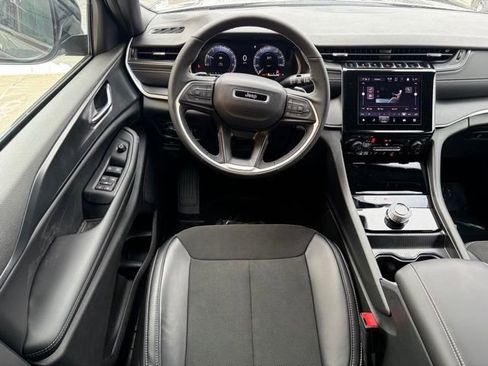 New 2025 Jeep Grand Cherokee 4WD image 35