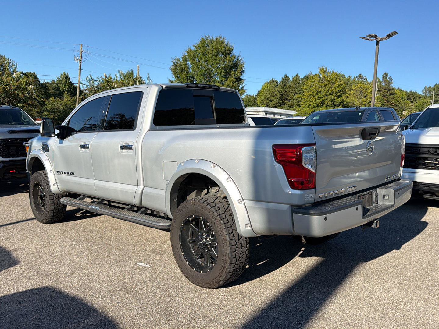 Used 2017 Nissan Titan SL AWD/4WD image 2