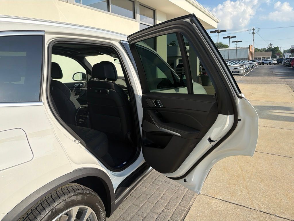 New 2026 BMW X5 xDrive40i w/ Climate Comfort Package AWD/4WD image 12