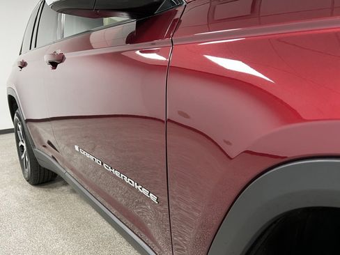 Used 2024 Jeep Grand Cherokee Limited image 16