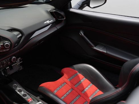 Used 2019 Ferrari 488 Spider RWD image 23